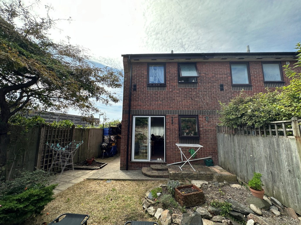 Lot: 132 - TWO-BEDROOM END-TERRACE PROPERTY FOR INVESTMENT - Back of Property
